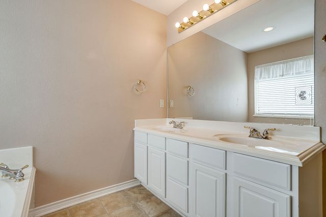 5518 Chimney Rock Drive, Arlington, TX 76017