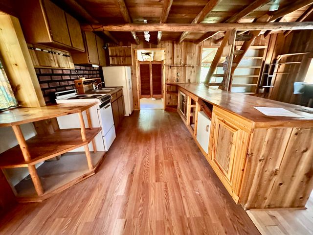 221 Trask Pond Rd, Newport, WA 99156