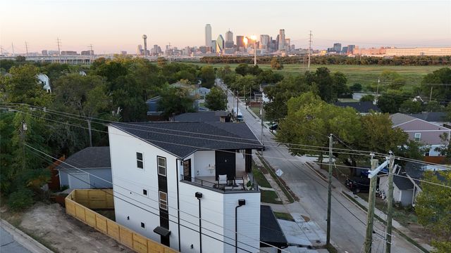 325 N Moore, Dallas, TX 75203