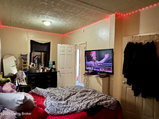 3626 Larkwood Ave, Louisville, KY 40212