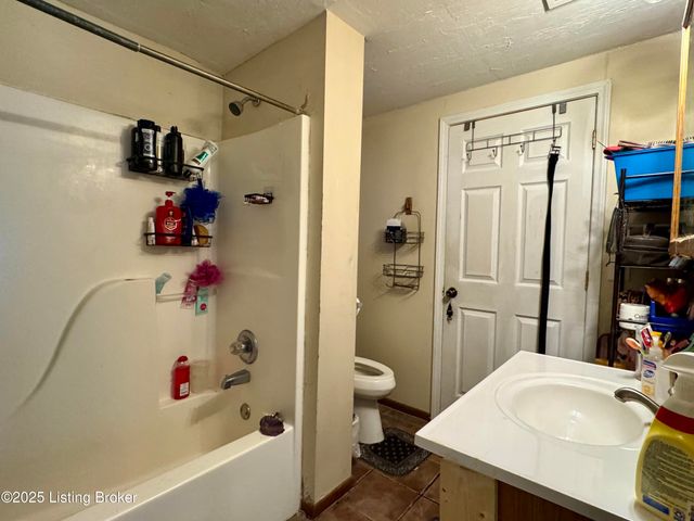 3626 Larkwood Ave, Louisville, KY 40212