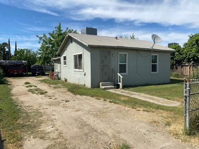 1222 E Terra Bella Avenue, Pixley, CA 93256