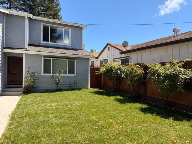 2121 Valparaiso Avenue, Menlo Park, CA 94025