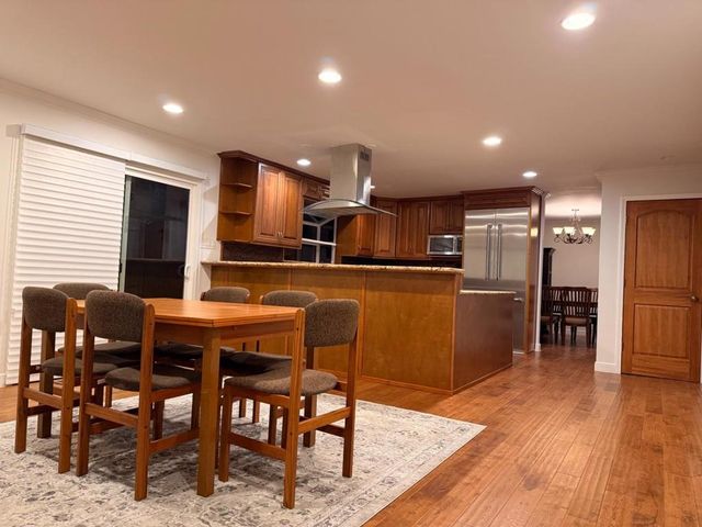 2121 Valparaiso Avenue, Menlo Park, CA 94025