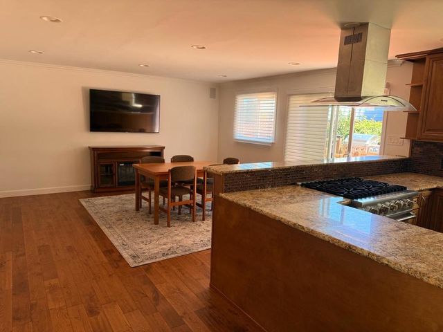 2121 Valparaiso Avenue, Menlo Park, CA 94025