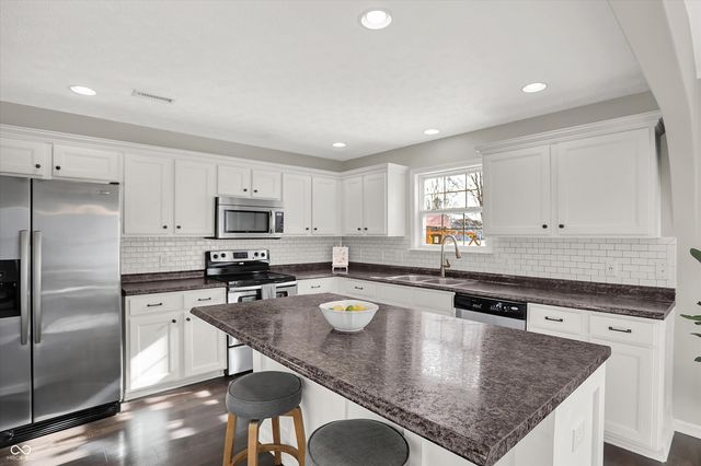 3364 Roundlake Lane, Whitestown, IN 46075