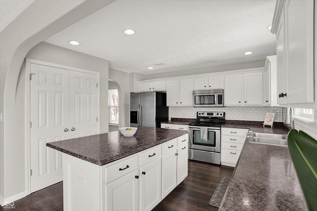 3364 Roundlake Lane, Whitestown, IN 46075