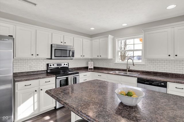 3364 Roundlake Lane, Whitestown, IN 46075