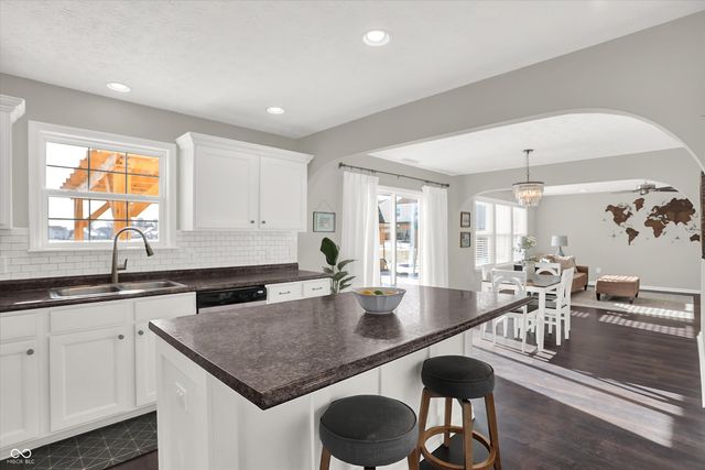 3364 Roundlake Lane, Whitestown, IN 46075