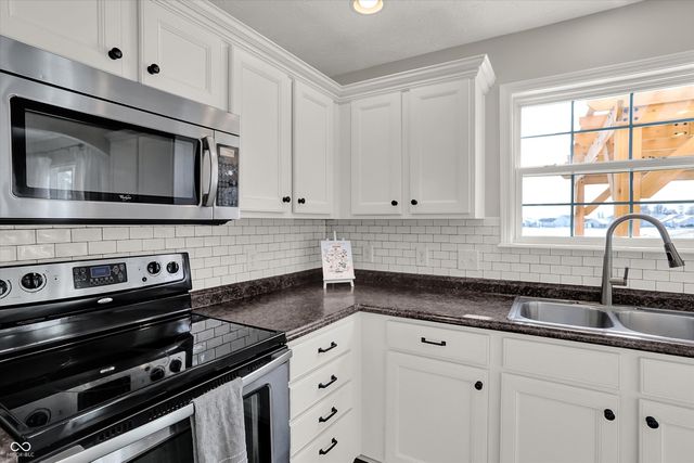 3364 Roundlake Lane, Whitestown, IN 46075