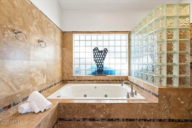 6252 E BEVERLY Lane, Scottsdale, AZ 85254