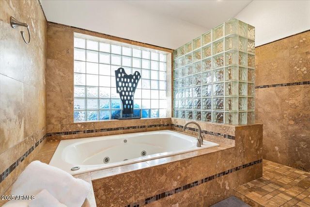 6252 E BEVERLY Lane, Scottsdale, AZ 85254