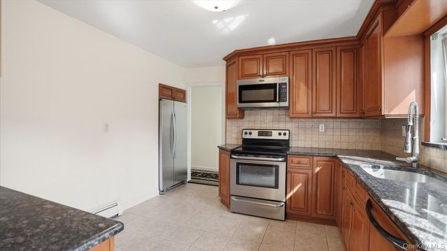 23 Hartley Road, Great Neck, NY 11023