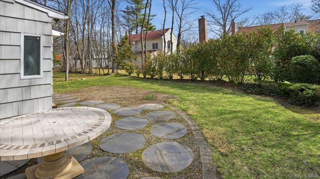 23 Hartley Road, Great Neck, NY 11023