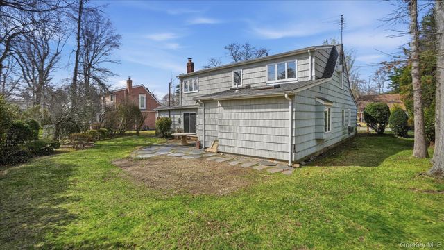 23 Hartley Road, Great Neck, NY 11023