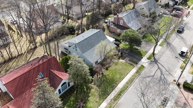 23 Hartley Road, Great Neck, NY 11023