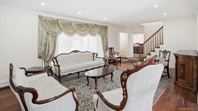 23 Hartley Road, Great Neck, NY 11023