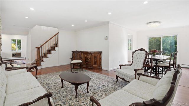 23 Hartley Road, Great Neck, NY 11023