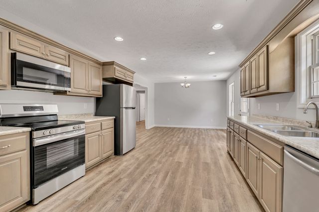 1543 Paynes Church Rd, Winchester, TN 37398