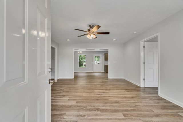 1543 Paynes Church Rd, Winchester, TN 37398