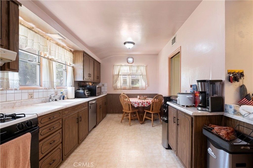 Image 11 of property listing at 753 S Aldenville Avenue S, Covina, CA 91723