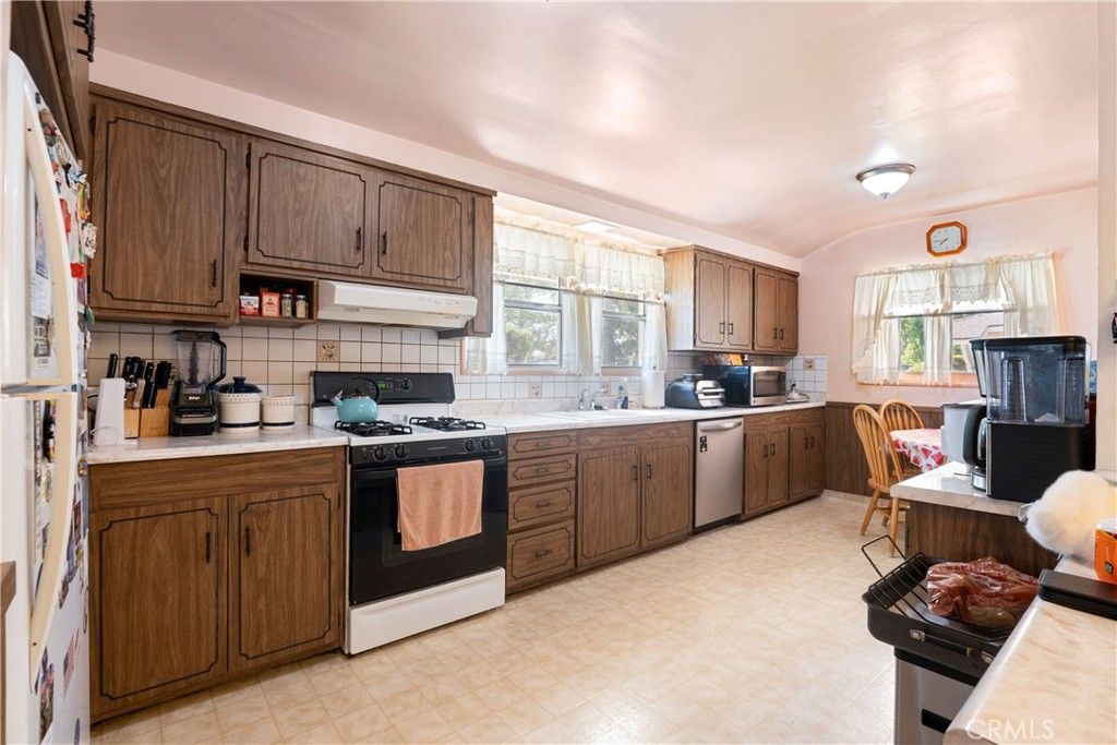 Image 8 of property listing at 753 S Aldenville Avenue S, Covina, CA 91723