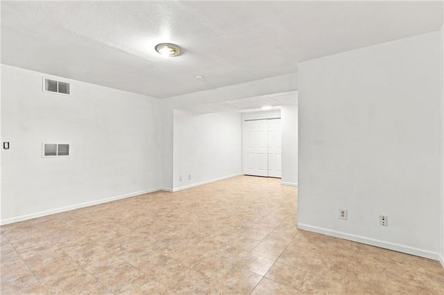 7331 N Crystal Avenue, Kansas City, MO 64119