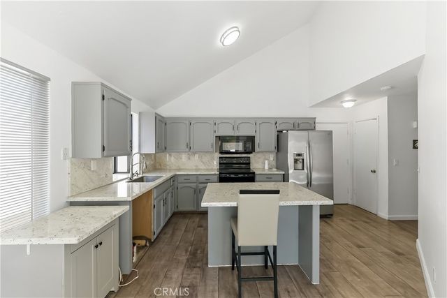 2521 N Selland Avenue, Fresno, CA 93722