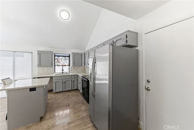 2521 N Selland Avenue, Fresno, CA 93722