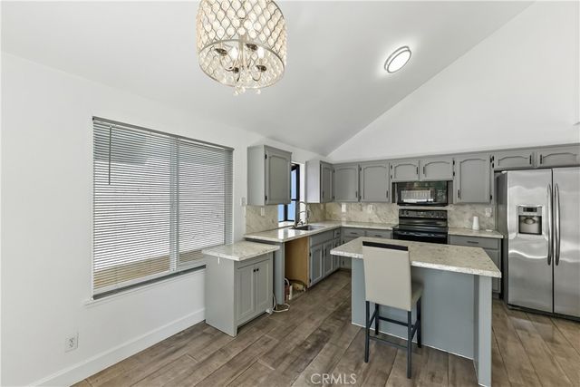 2521 N Selland Avenue, Fresno, CA 93722