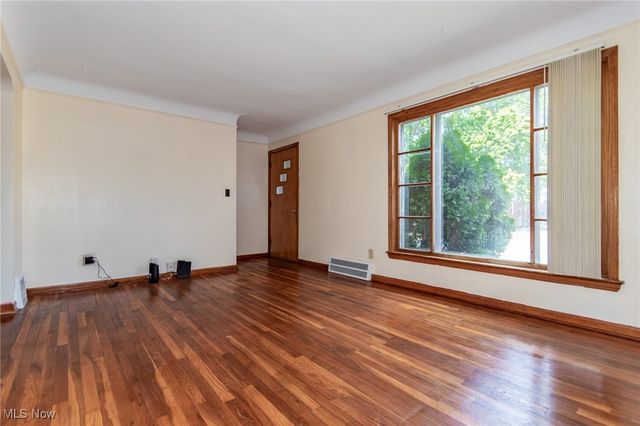 306 E 323rd Street, Willowick, OH 44095