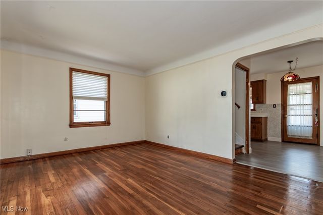 306 E 323rd Street, Willowick, OH 44095