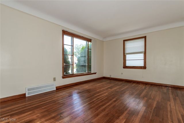 306 E 323rd Street, Willowick, OH 44095