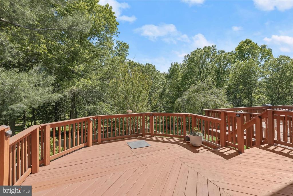 Image 2 of property listing at 4716 RAMS HORN ROW, Ellicott City, MD 21042