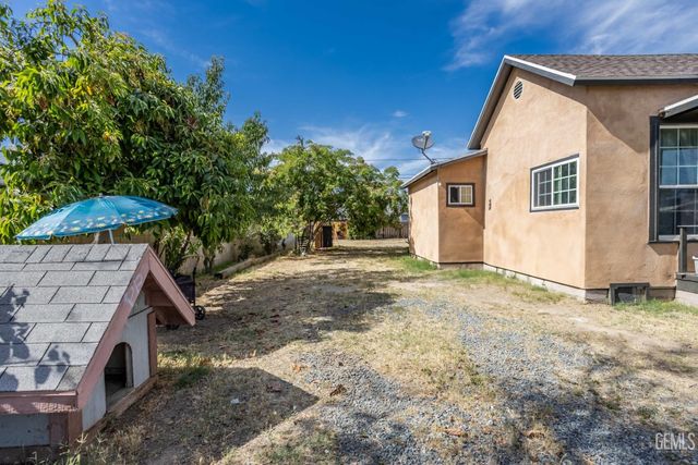 220 E 7th Street, Bakersfield, CA 93307