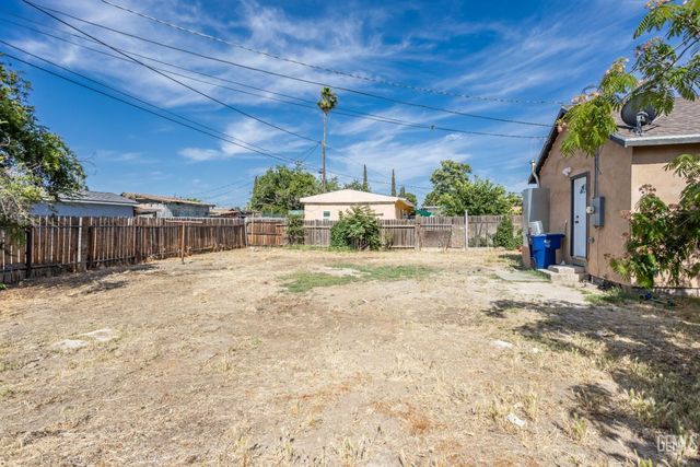 220 E 7th Street, Bakersfield, CA 93307