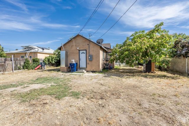 220 E 7th Street, Bakersfield, CA 93307