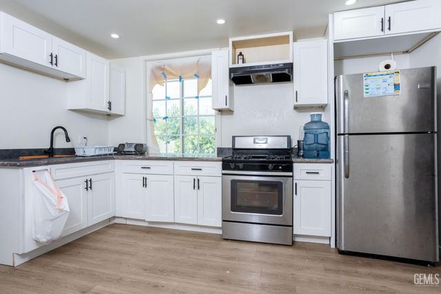 220 E 7th Street, Bakersfield, CA 93307
