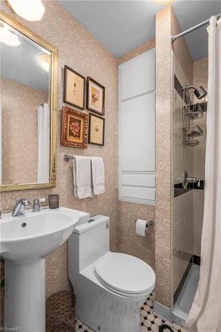 1700 Lynwood Avenue, Winston-salem, NC 27104