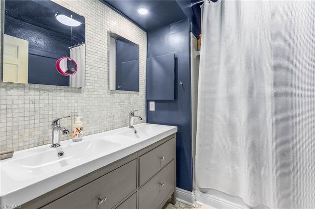 1700 Lynwood Avenue, Winston-salem, NC 27104