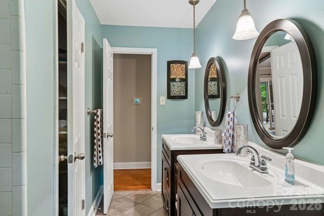 122 Chanticleer Court, Charlotte, NC 28214
