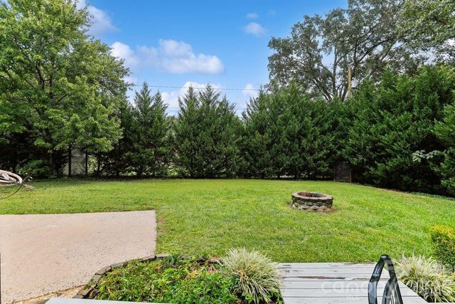 122 Chanticleer Court, Charlotte, NC 28214
