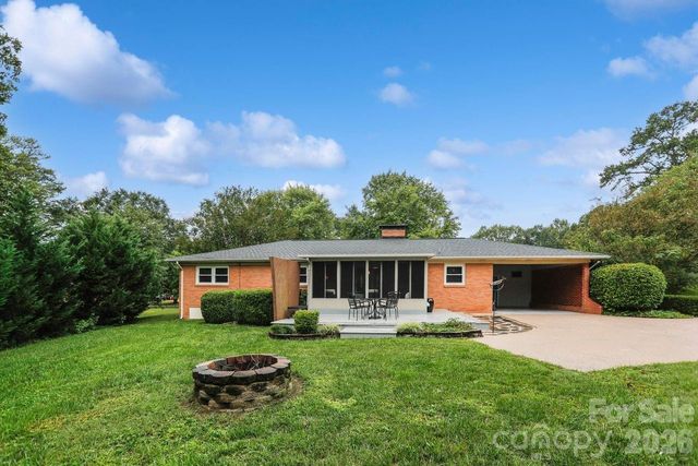 122 Chanticleer Court, Charlotte, NC 28214