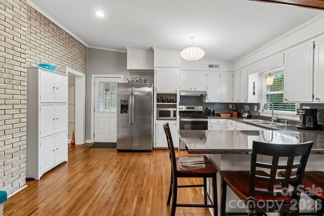122 Chanticleer Court, Charlotte, NC 28214