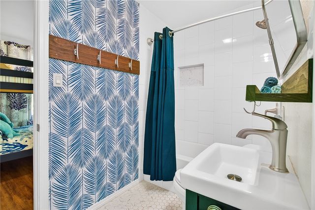 206 S Station St, Port Aransas, TX 78373