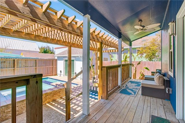 206 S Station St, Port Aransas, TX 78373