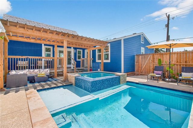 206 S Station St, Port Aransas, TX 78373