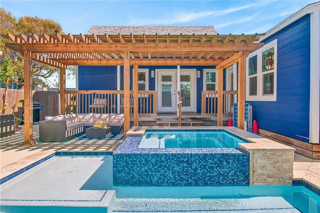 206 S Station St, Port Aransas, TX 78373