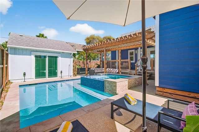 206 S Station St, Port Aransas, TX 78373