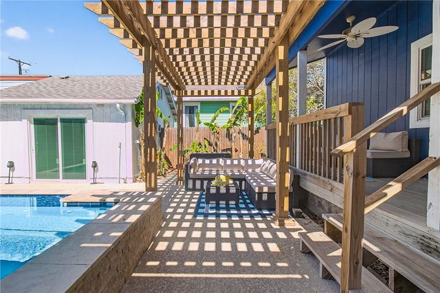 206 S Station St, Port Aransas, TX 78373